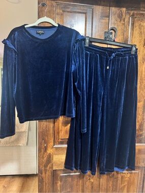 SSYS Velvet Two-Piece Lounge Set — Deep Navy